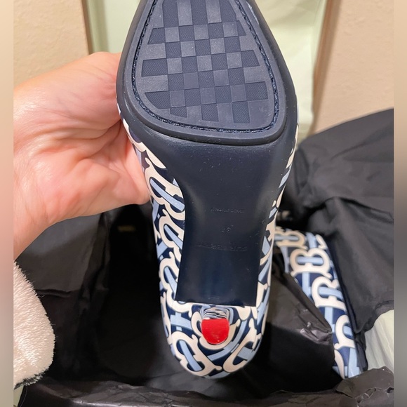 Burberry Heels - Picture 10 of 10